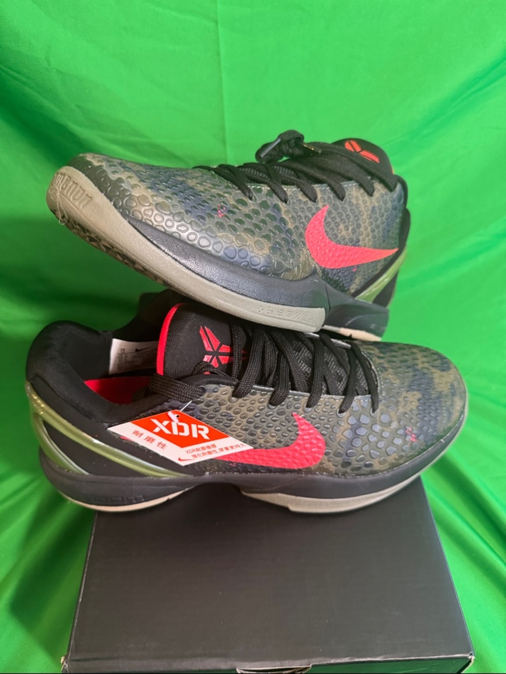 Nike Men's Black and Red Athletic Shoes